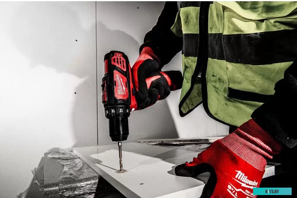 Milwaukee M12 BDD-201C 4933479439 (с 1-м АКБ, кейс)