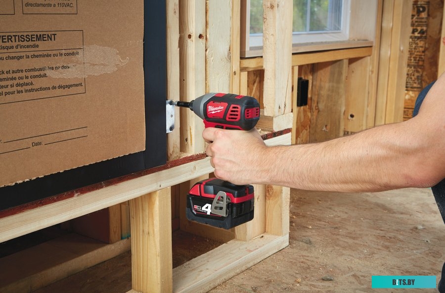 Milwaukee M18 BID-402C 4933443580 (с 2-мя АКБ, кейс)