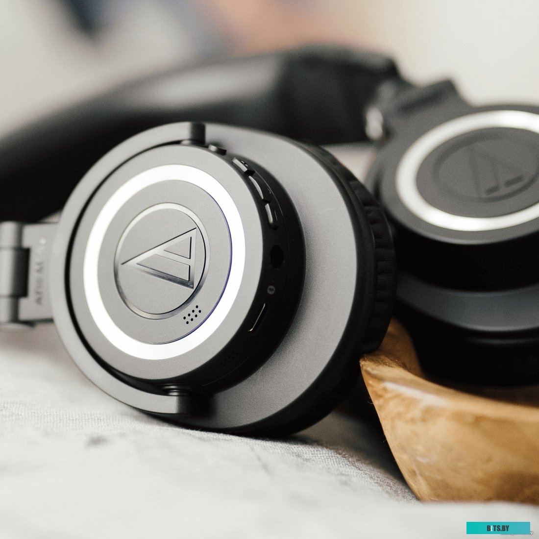 Наушники Audio-Technica ATH-M50XBT2 (черный)}.

**Разбор:**
-