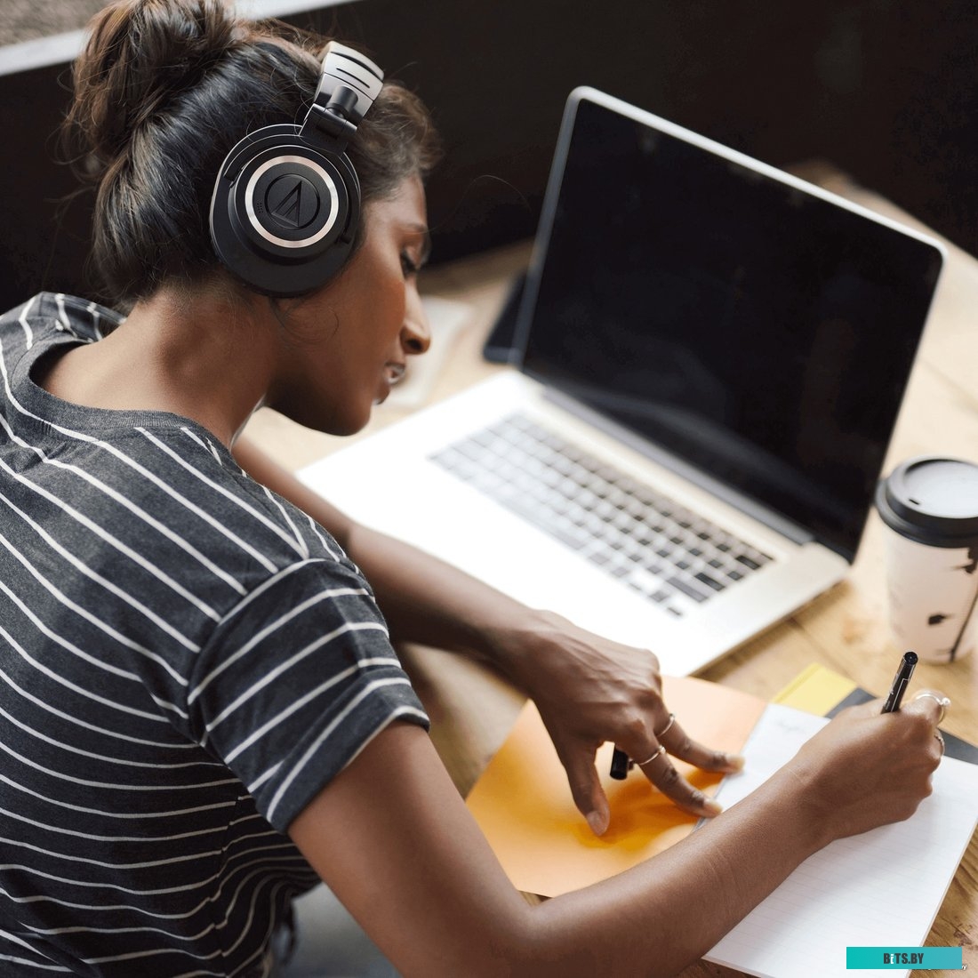 Наушники Audio-Technica ATH-M50XBT2 (черный)}.

**Разбор:**
-