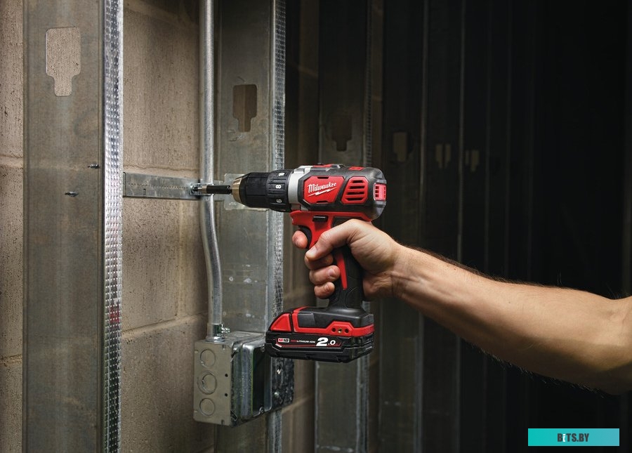 Milwaukee M18 BDD-202C 4933443555 (с 2-мя АКБ, кейс)