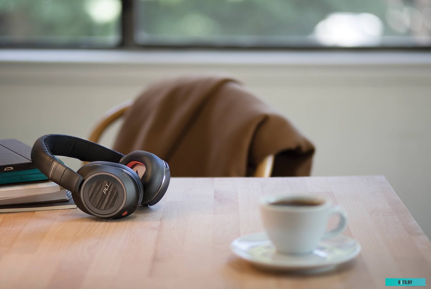 Наушники Plantronics Voyager 8200 UC (черный) <208769-01>