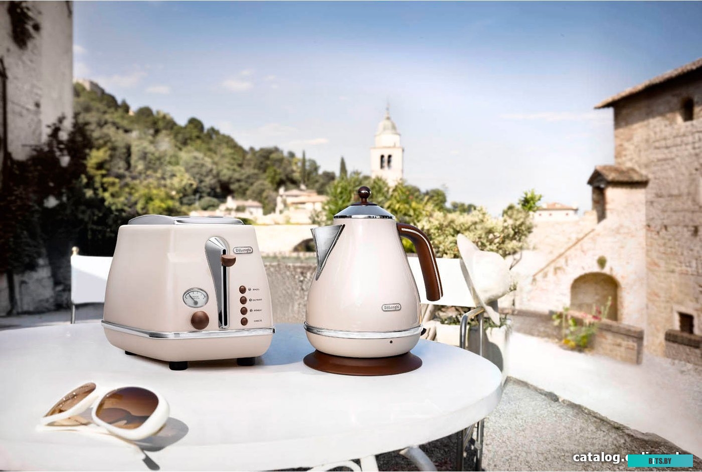 KBOV2001.BG Чайник электрический Delonghi KBOV2001.BG 1.7л. 2000Вт бежевый (корпус: металл)