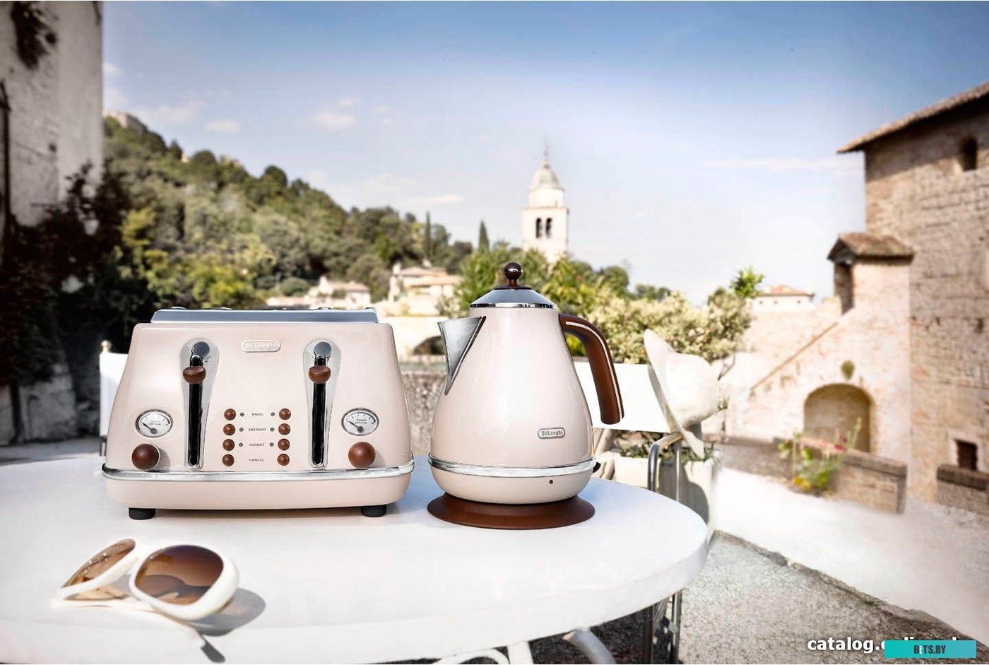 KBOV2001.BG Чайник электрический Delonghi KBOV2001.BG 1.7л. 2000Вт бежевый (корпус: металл)