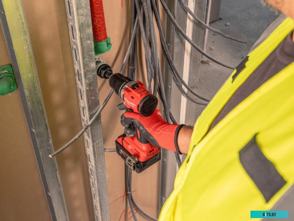 4058546477028 4933492831 Milwaukee M18 M18BLDDRC-0 4933492831 (без АКБ)