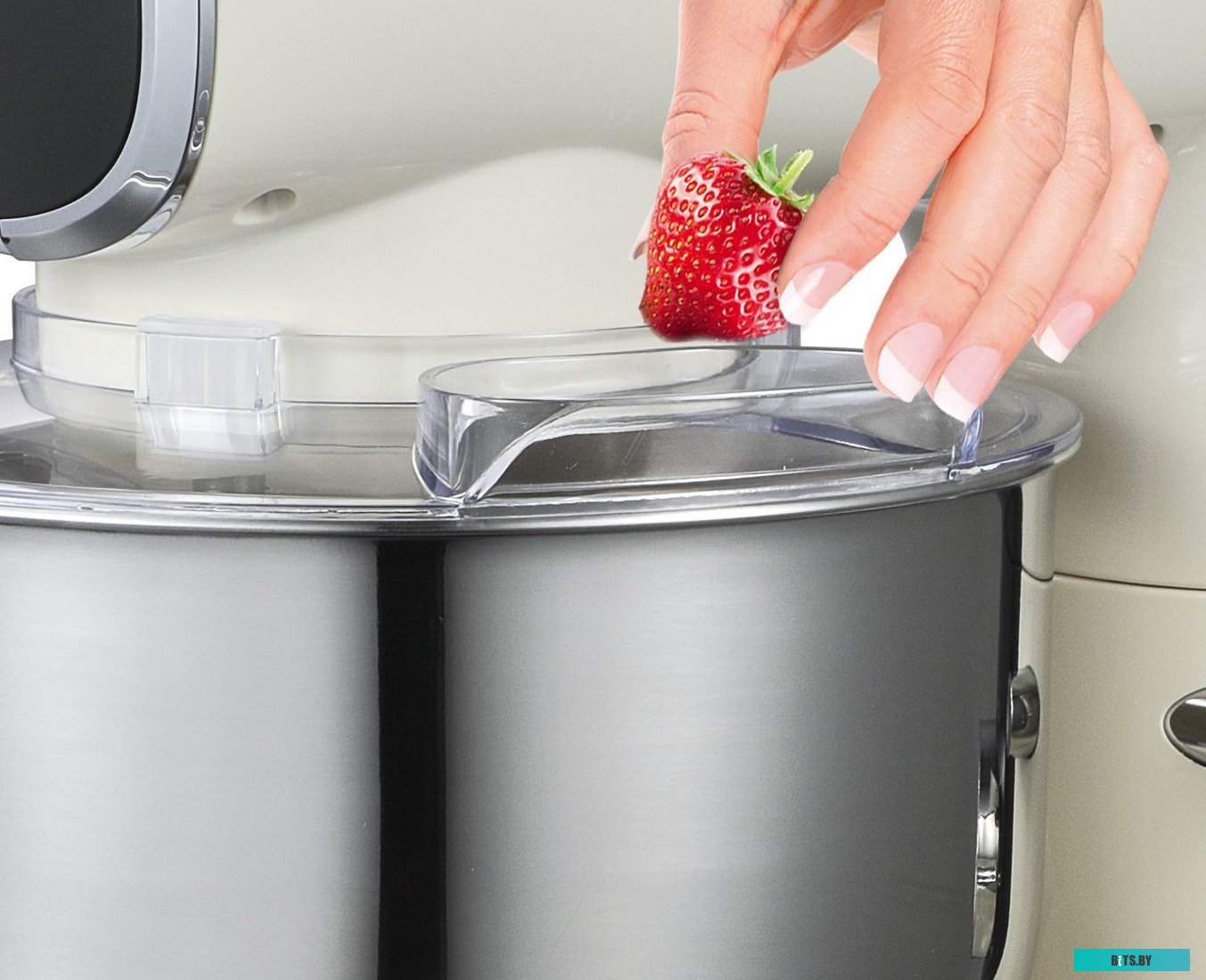 ZKM-999 Кухонная машина ZIGMUND & SHTAIN De Luxe ZKM-999,  бежевый