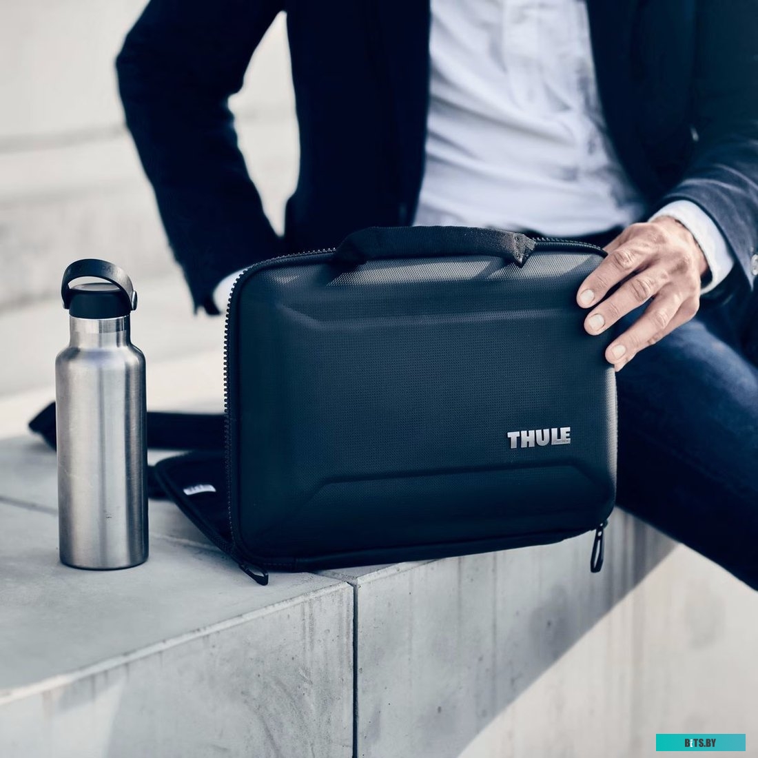 Сумка для ноутбука Thule Gauntlet 4 MacBook Pro Attache 16" 3204936 черный