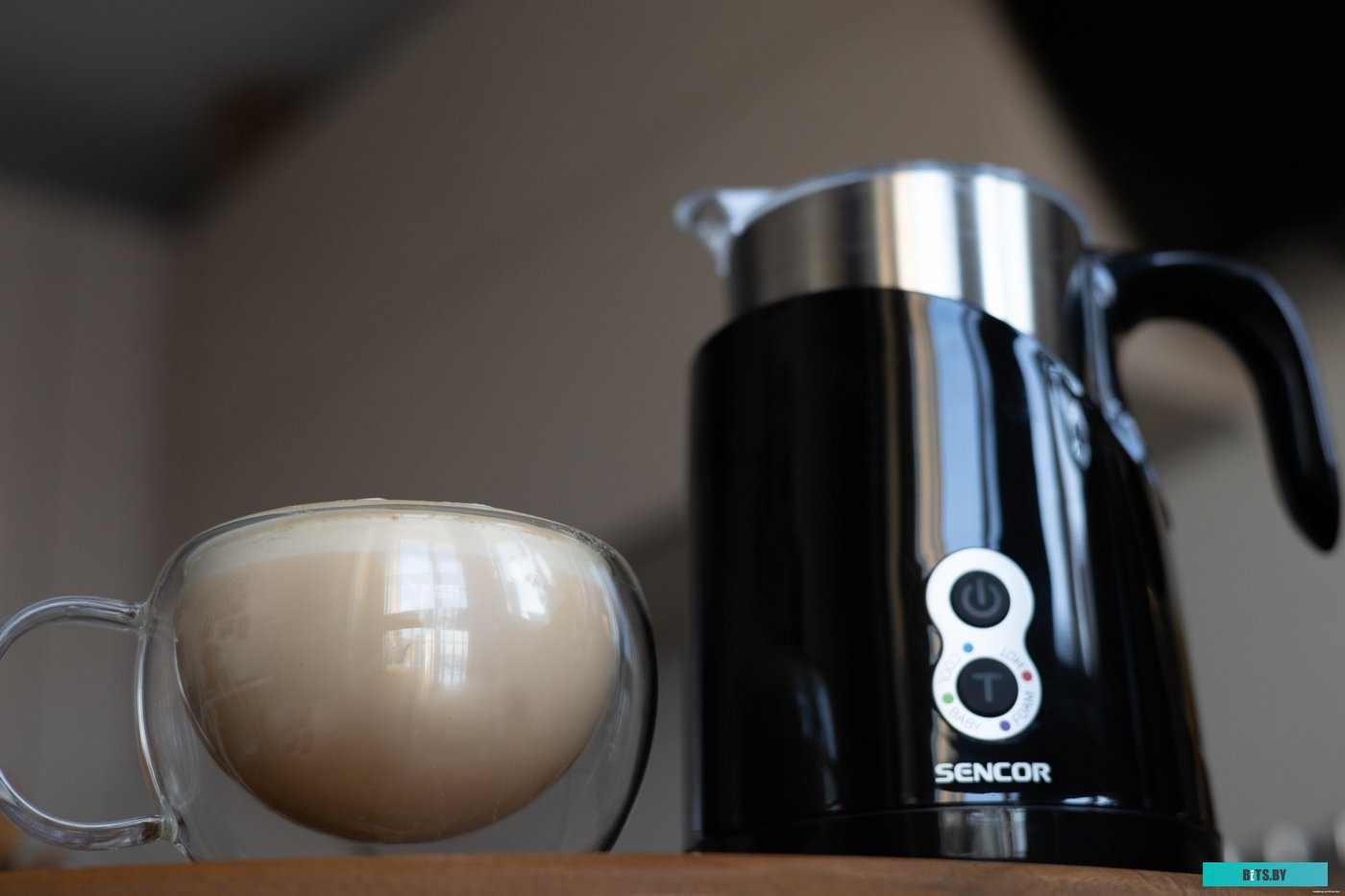 SMF 4000BK Автоматический вспениватель молока Sencor SMF 4000BK