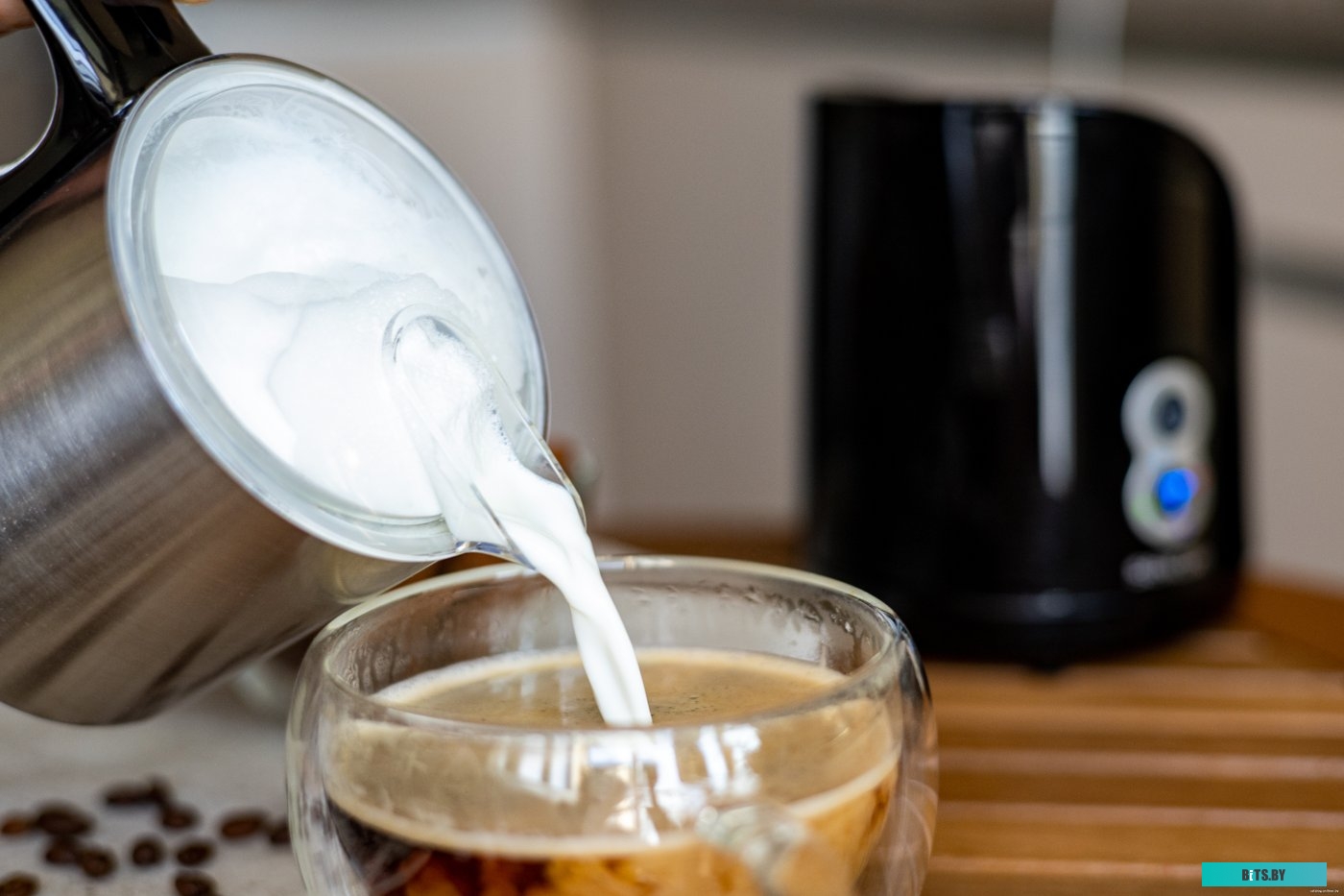 SMF 4000BK Автоматический вспениватель молока Sencor SMF 4000BK