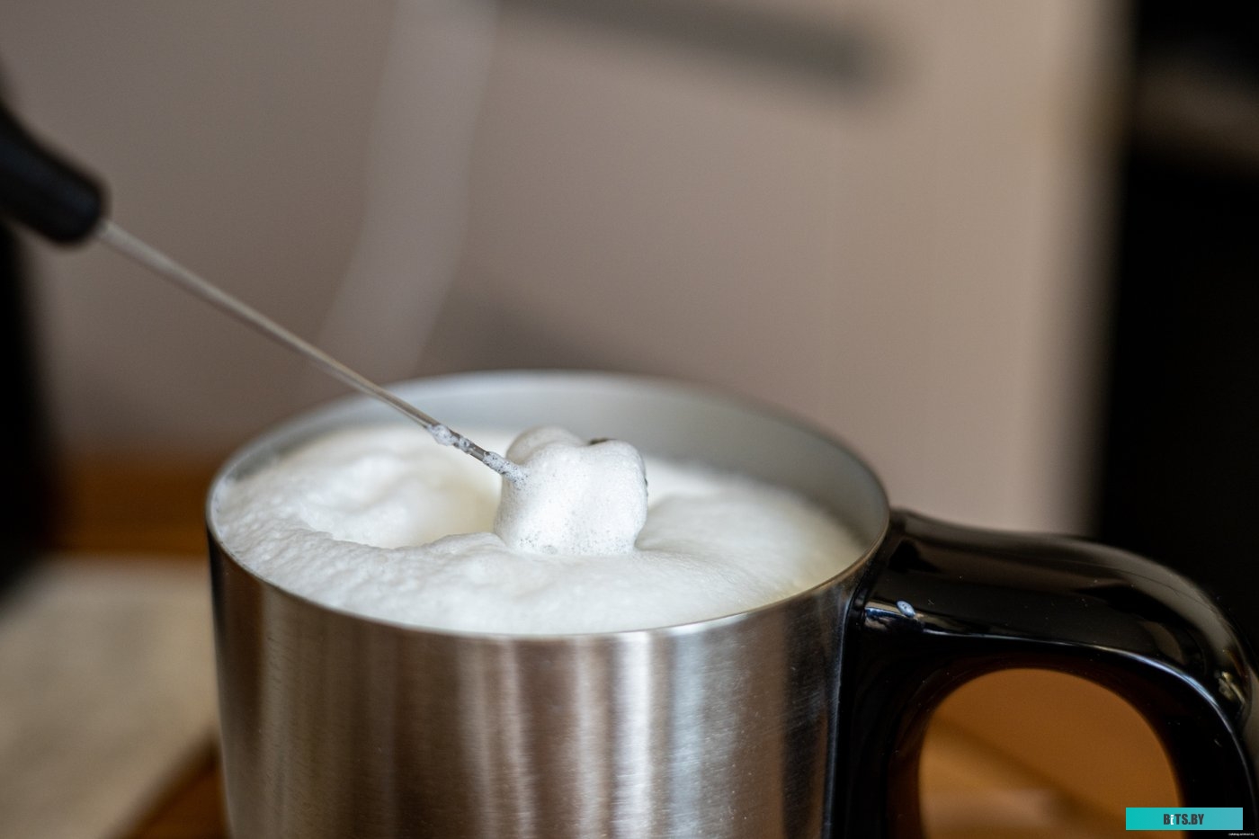 SMF 4000BK Автоматический вспениватель молока Sencor SMF 4000BK