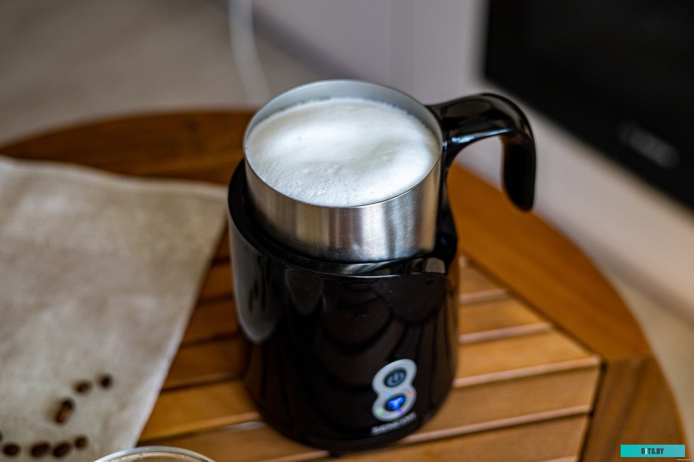 SMF 4000BK Автоматический вспениватель молока Sencor SMF 4000BK