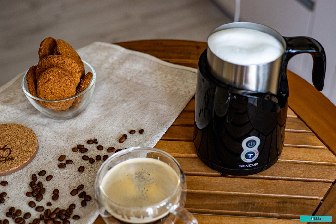 SMF 4000BK Автоматический вспениватель молока Sencor SMF 4000BK