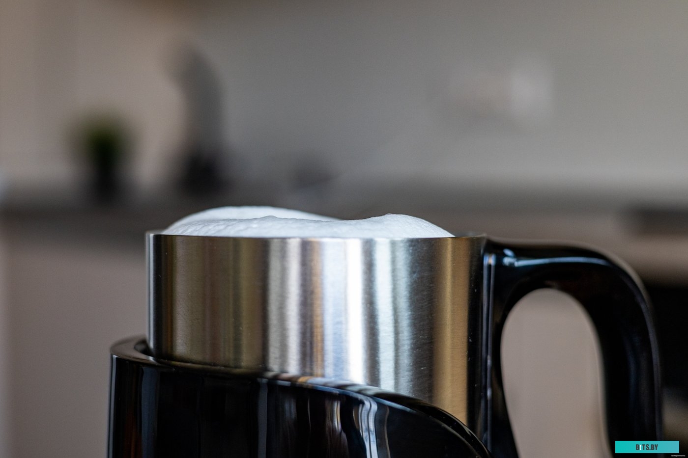 SMF 4000BK Автоматический вспениватель молока Sencor SMF 4000BK