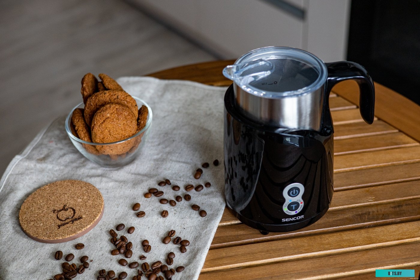 SMF 4000BK Автоматический вспениватель молока Sencor SMF 4000BK