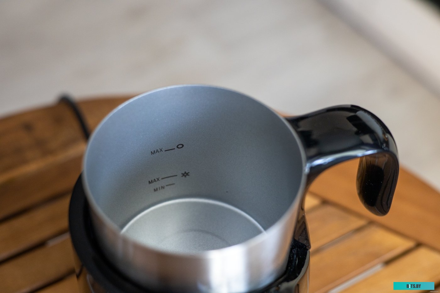 SMF 4000BK Автоматический вспениватель молока Sencor SMF 4000BK