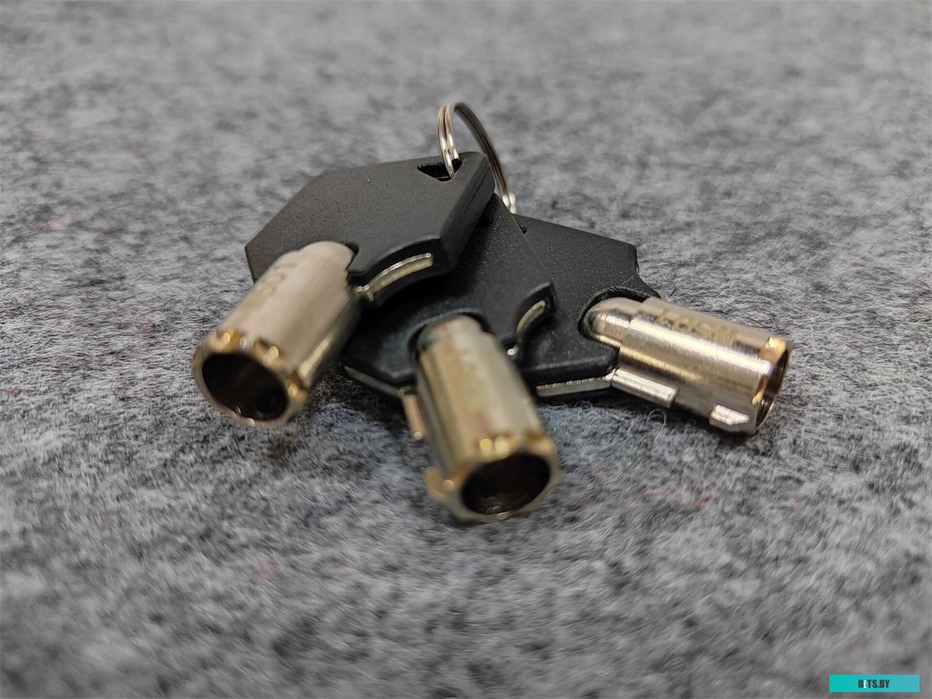 CS-SF-E18L Сейф мебельный Cactus CS-SF-E18L 170x260x230мм электронный