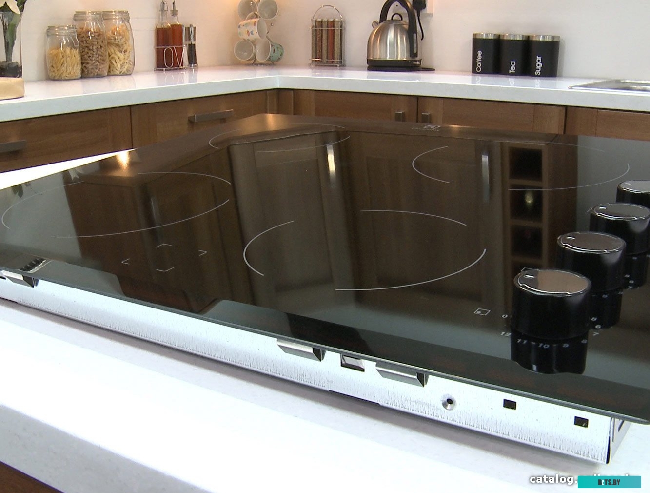 EHF6140FOK Электрическая варочная панель Electrolux EHF6140FOK,  Hi-Light,  независимая,  черный