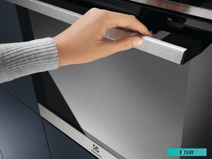 EOF5C50BX Встраиваемая электрическая духовка ELECTROLUX/ Духовой шкаф SurroundCook, основной цвет - черный+нержавеющая сталь, утапливаемые переключате