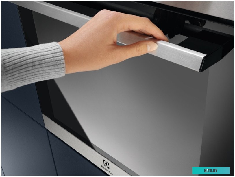 EOH3H00BX Духовой шкаф Электрический Electrolux EOH3H00BX черный/серебристый