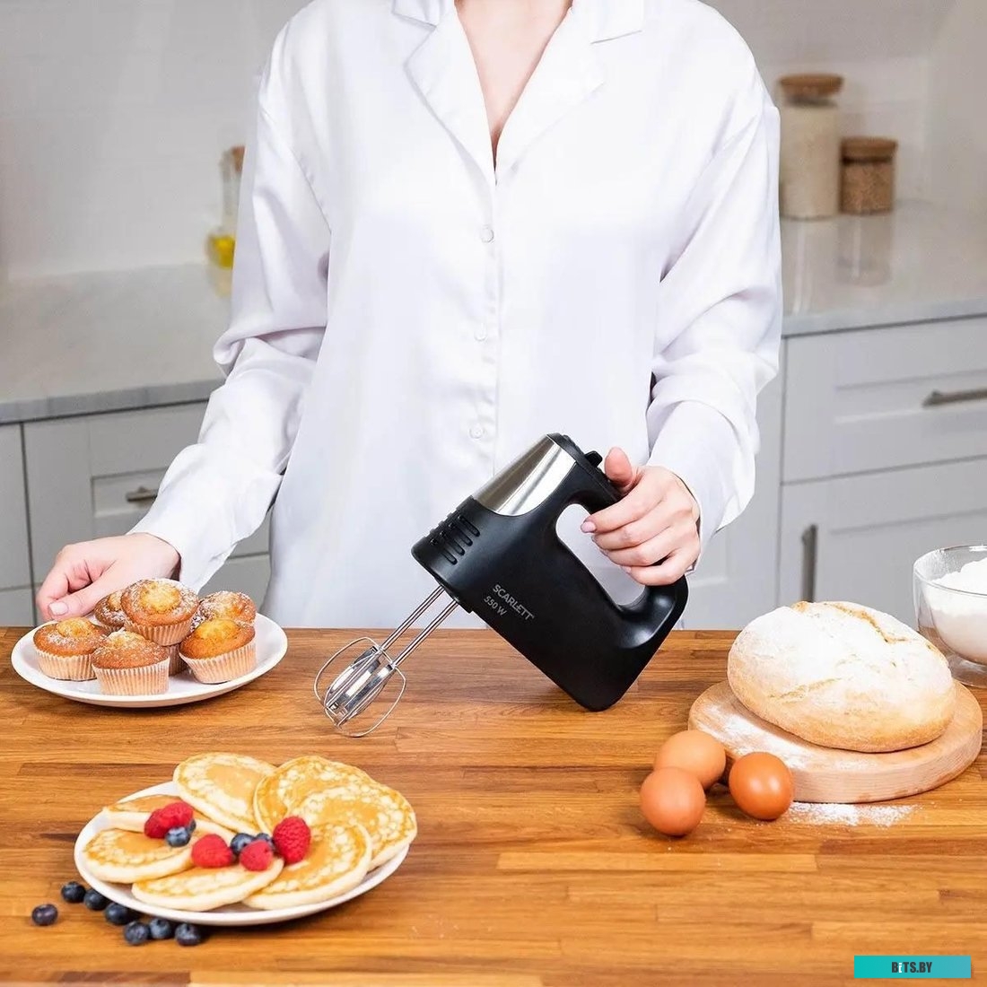 SC-HM40S23 Миксер Scarlett SC-HM40S23, ручной,  черный и серебристый