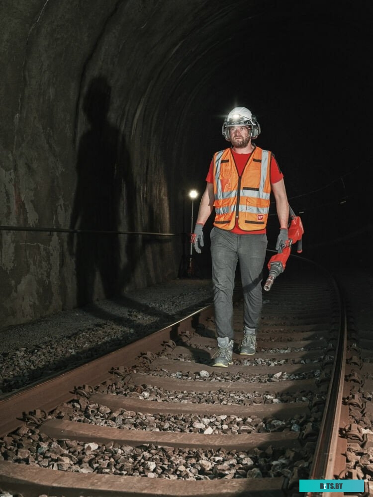 4058546480127 4933493141 Milwaukee M18 FUEL M18FHIWF1R-122C 4933493141 (с 2-мя АКБ, кейс)