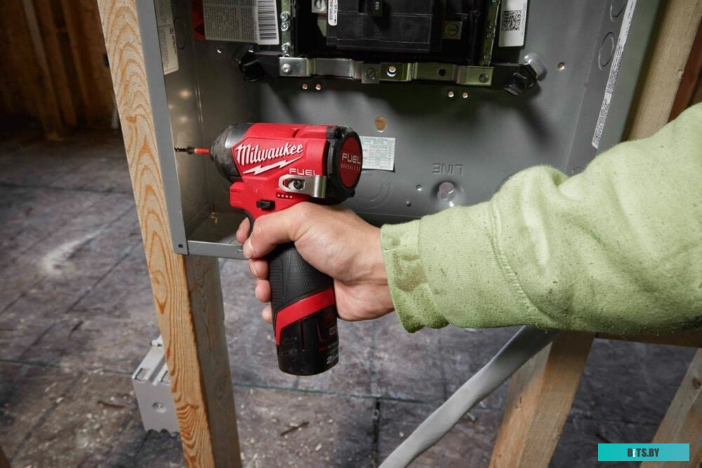 4058546376710 4933479877 Milwaukee M12 FUEL M12FID2-202X 4933479877 (с 2-мя АКБ, кейс)