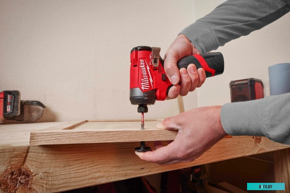 4058546376710 4933479877 Milwaukee M12 FUEL M12FID2-202X 4933479877 (с 2-мя АКБ, кейс)