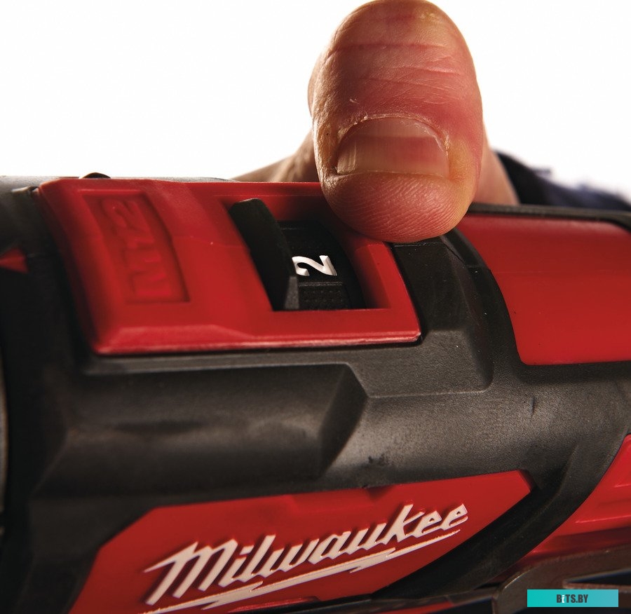 Milwaukee M12 BPD-202C 4933441940 (с 2-мя АКБ, кейс)