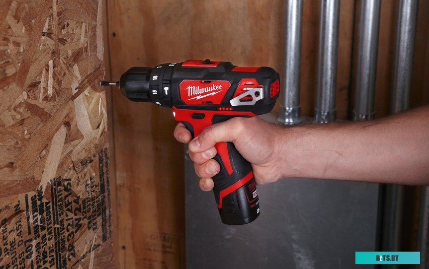 Milwaukee M12 BPD-202C 4933441940 (с 2-мя АКБ, кейс)