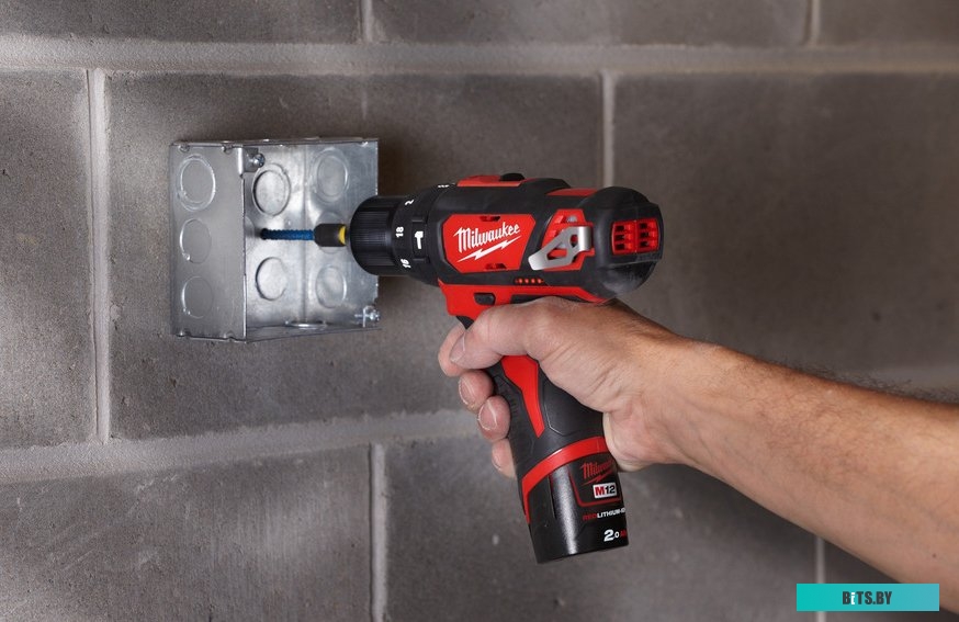 Milwaukee M12 BPD-202C 4933441940 (с 2-мя АКБ, кейс)