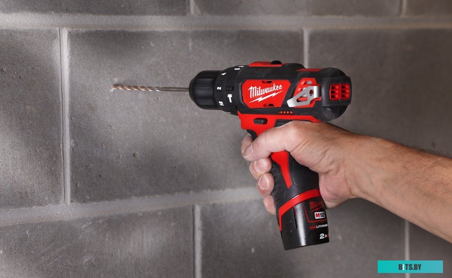 Milwaukee M12 BPD-202C 4933441940 (с 2-мя АКБ, кейс)