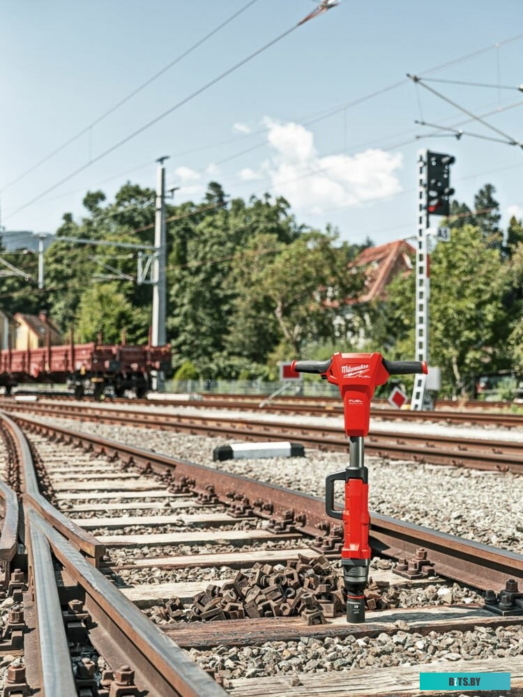 4058546480110 4933493140 Milwaukee M18 FUEL M18FHIWF1R-0C 4933493140 (без АКБ, кейс)