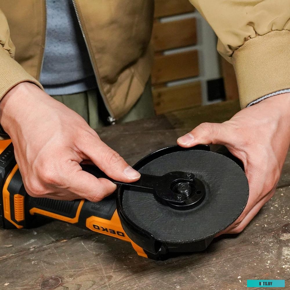 063-4204 Набор электроинструмента DEKO DKCD20/DKAG20-125: дрель-шуруповерт DKCD20, УШМ DKAG20-125, (2 инстр. в компл.) [063-4204]