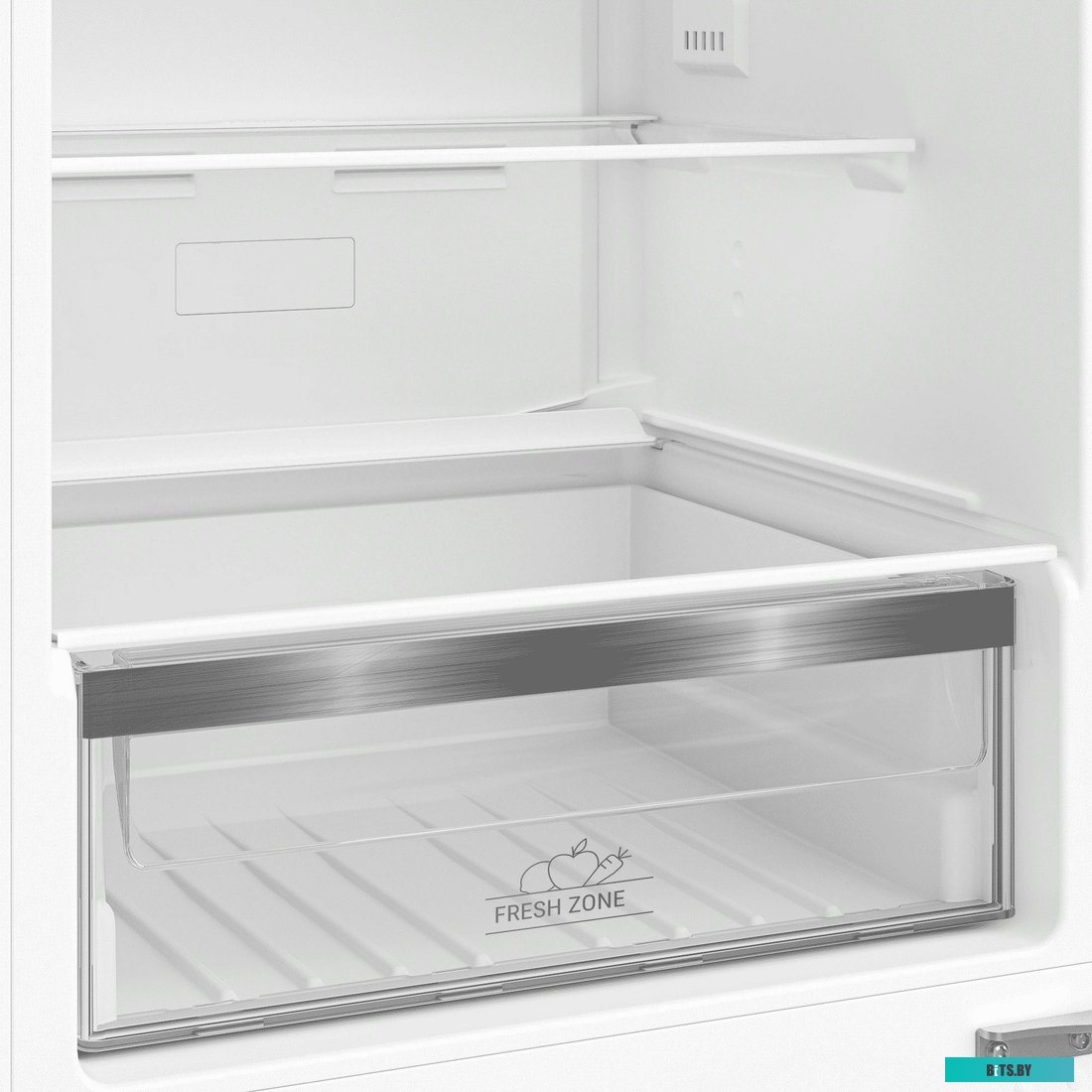 869891800020 Встраиваемый холодильник HOTPOINT HBT 18 белый