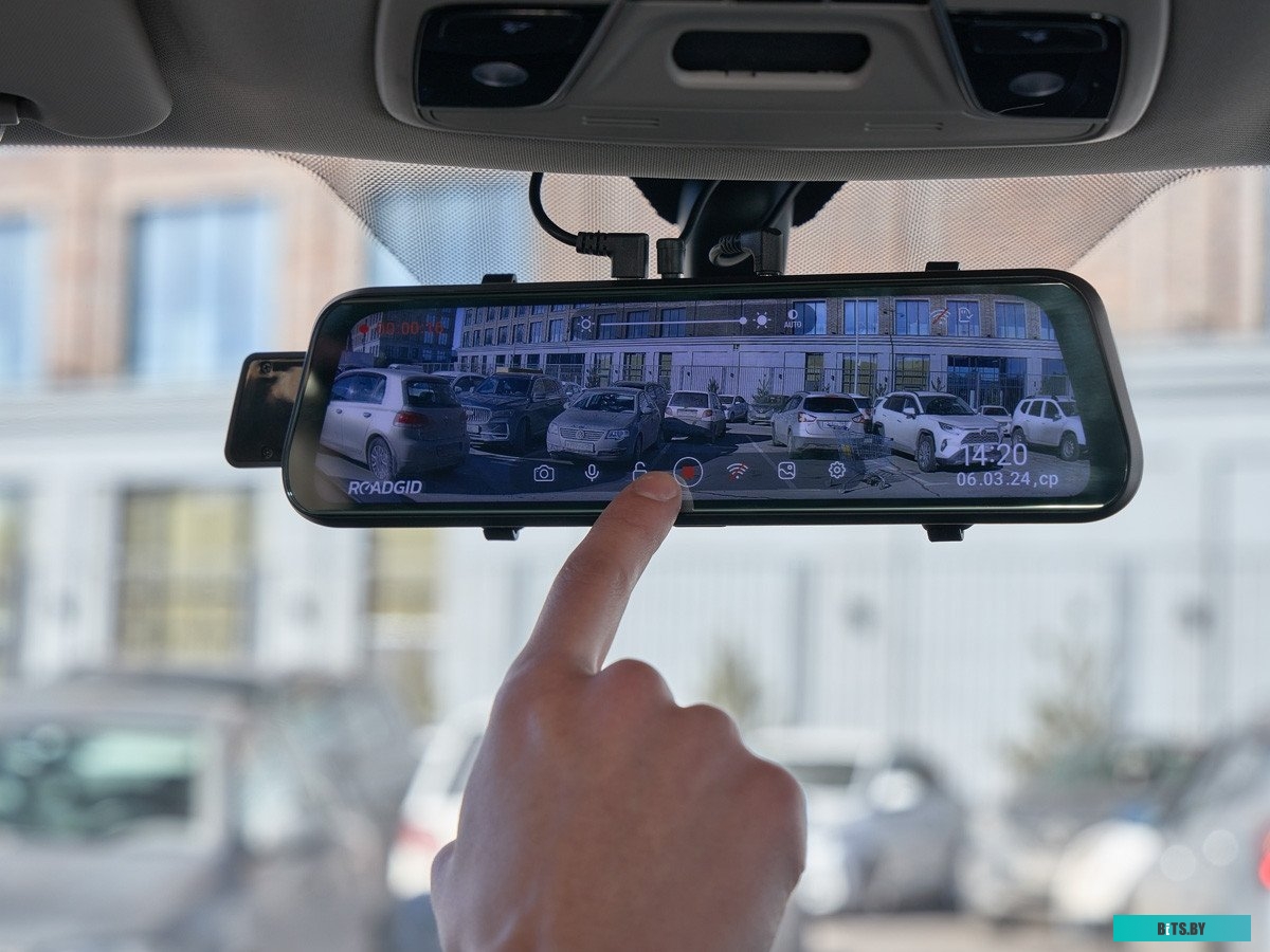 1049494 Видеорегистратор ROADGID Blick 3,  черный