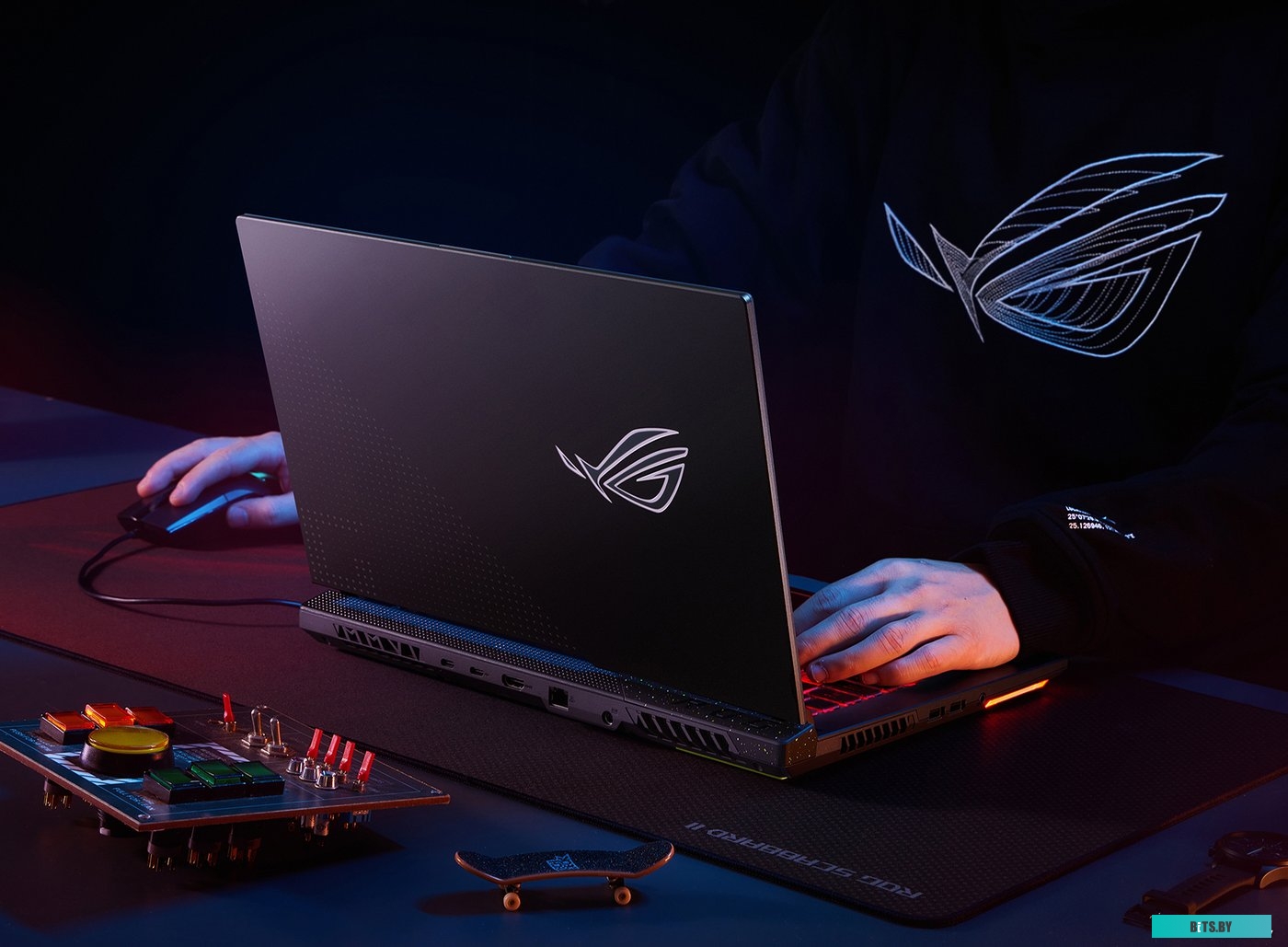 Игровой ноутбук ASUS ROG Strix G17 G713RM-KH097