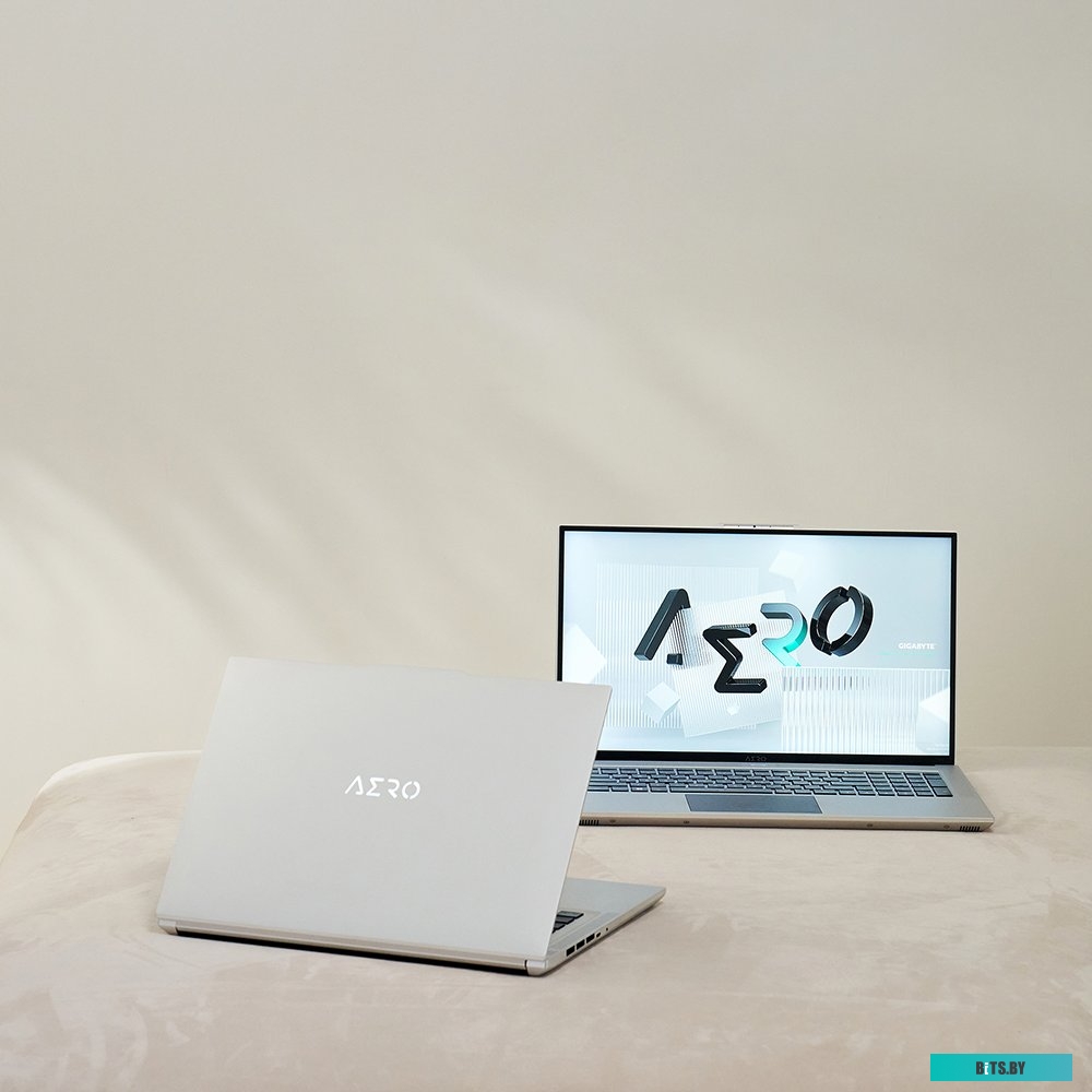 Ноутбук Gigabyte Aero 17 XE5 XE5-73RU744HP