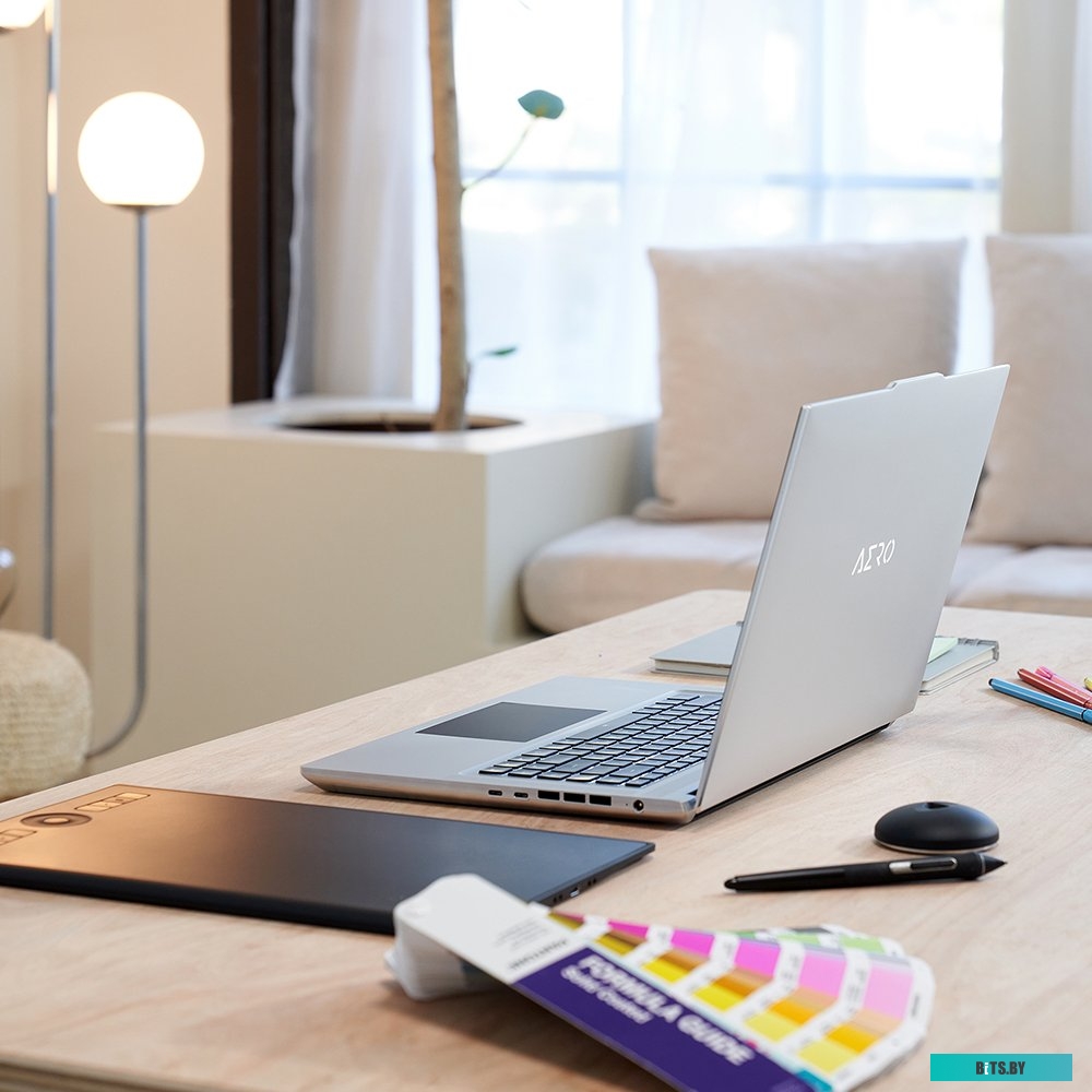 Ноутбук Gigabyte Aero 17 XE5 XE5-73RU744HP