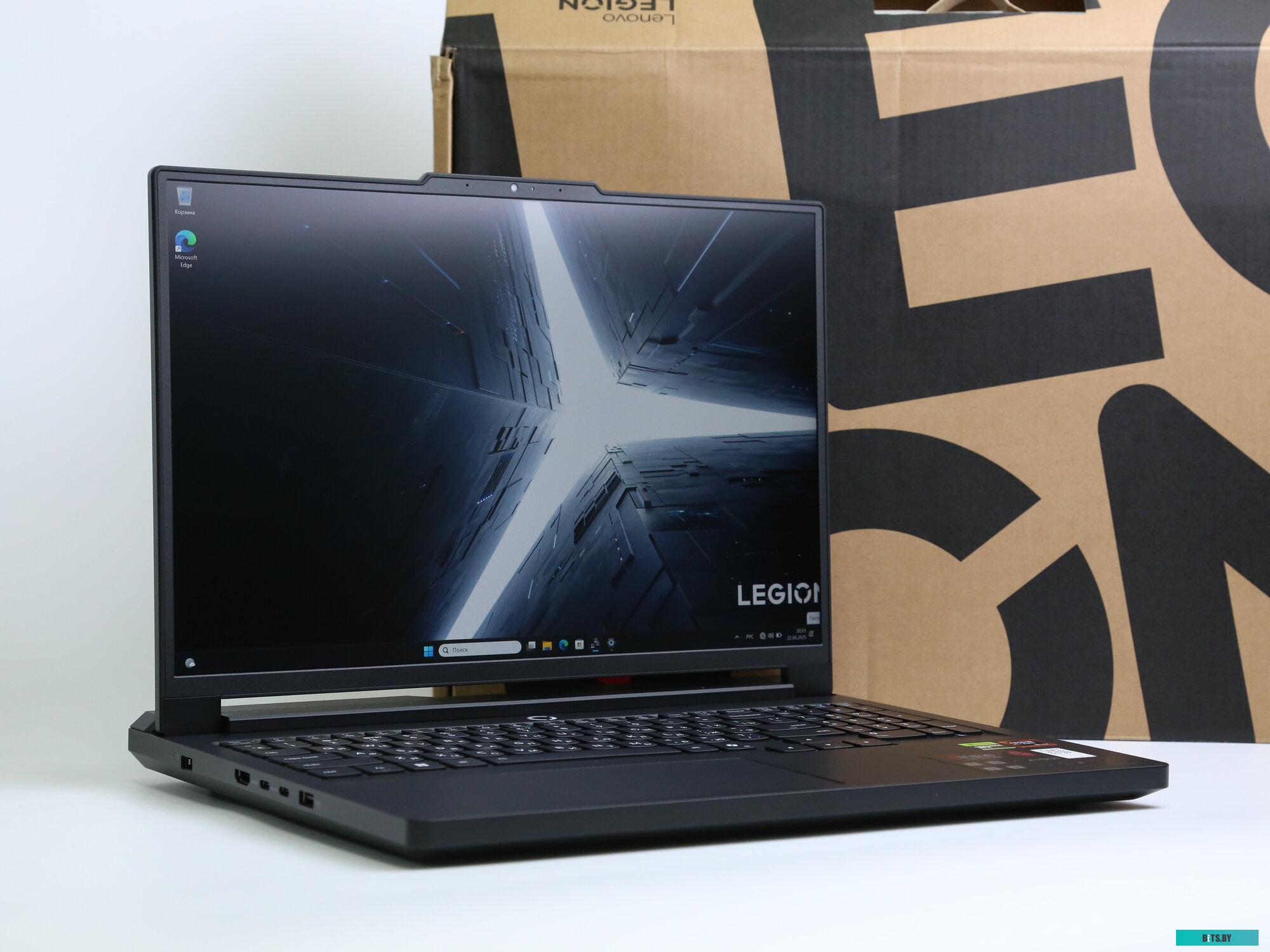 82WQ008XRM Ноутбук PRO7-16IRX8H 82WQ008XRM 16" CI9-13900HX 32G/1TB DOS LENOVO