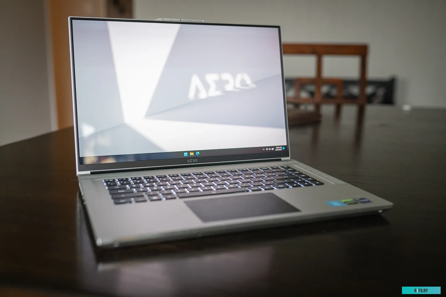 Ноутбук Gigabyte Aero 17 XE5 XE5-73RU744HP