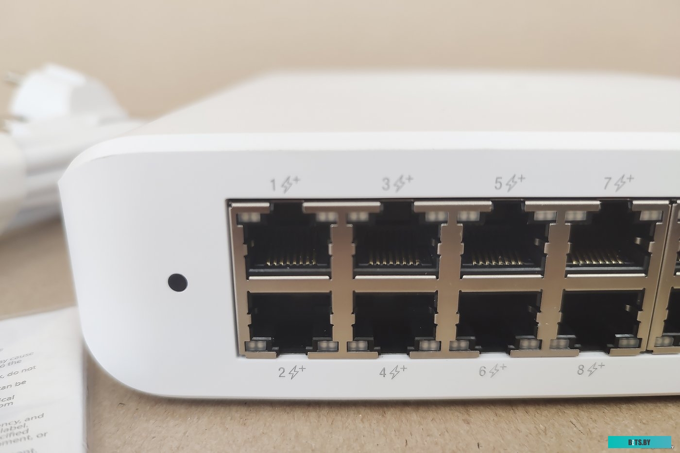 Коммутатор Ubiquiti UniFi Switch Lite 16 POE USW-Lite-16-POE