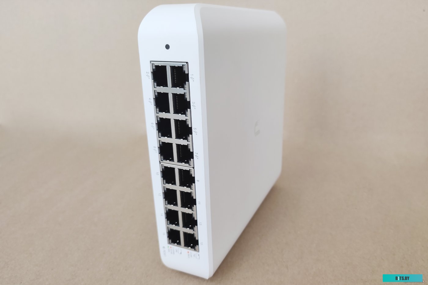 Коммутатор Ubiquiti UniFi Switch Lite 16 POE USW-Lite-16-POE