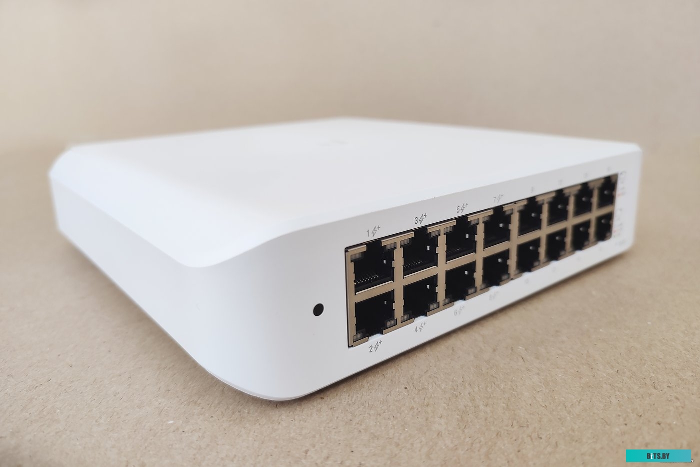 Коммутатор Ubiquiti UniFi Switch Lite 16 POE USW-Lite-16-POE