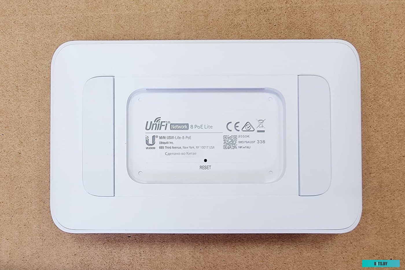 Управляемый коммутатор 2-го уровня Ubiquiti UniFi Switch Lite 8 POE USW-Lite-8-POE