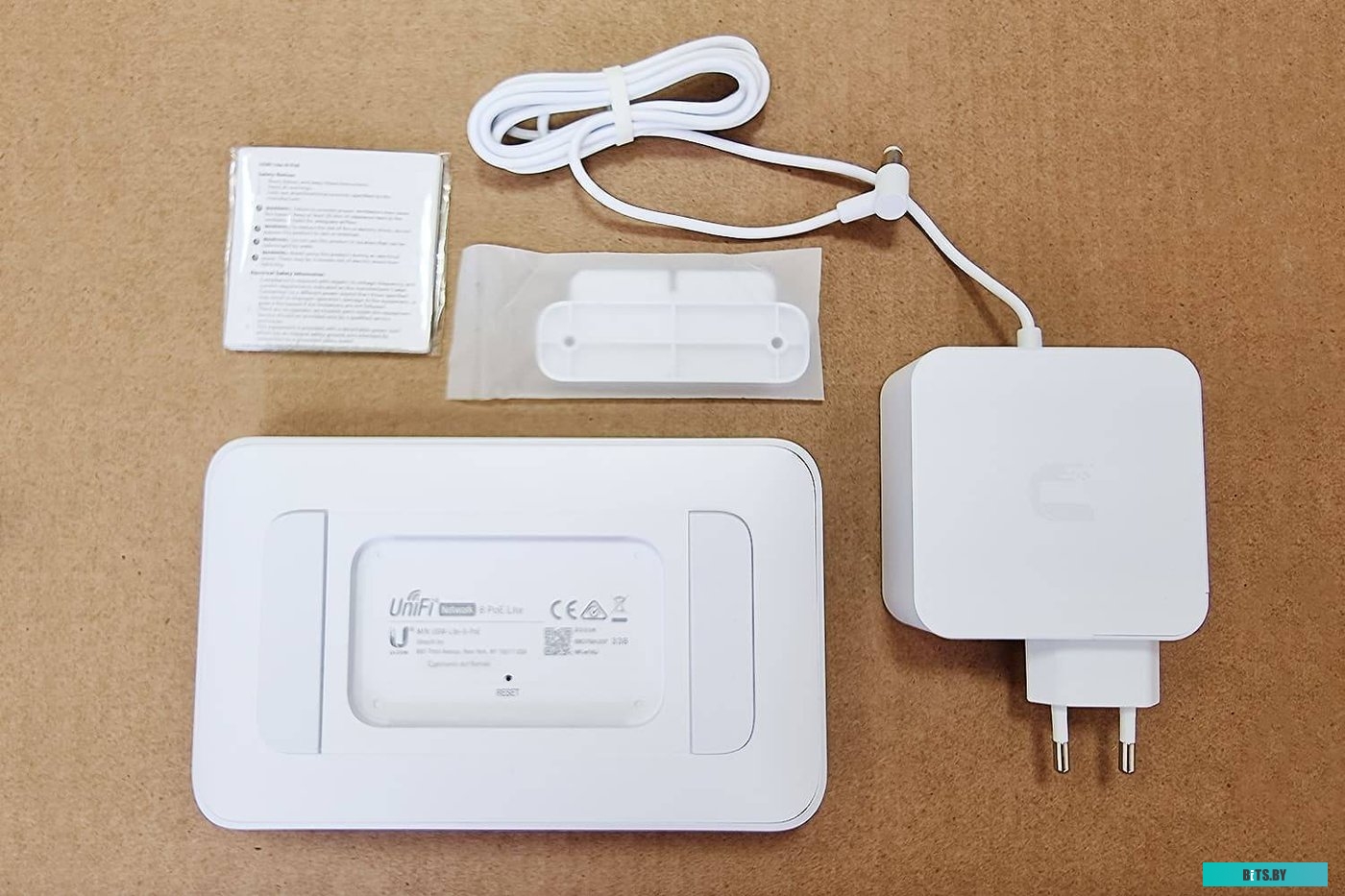 Управляемый коммутатор 2-го уровня Ubiquiti UniFi Switch Lite 8 POE USW-Lite-8-POE