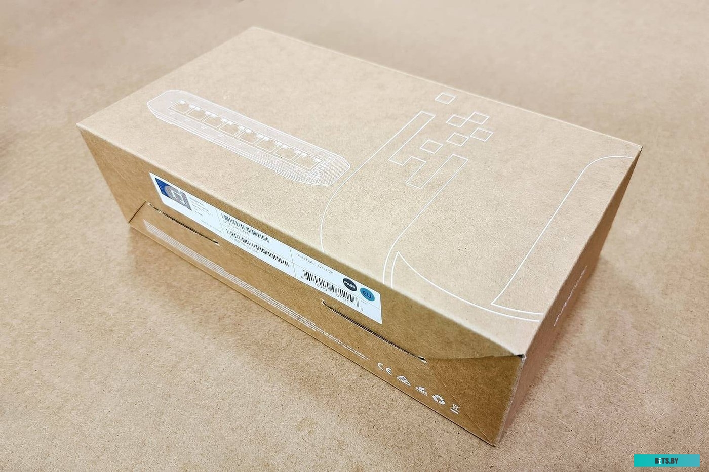 Управляемый коммутатор 2-го уровня Ubiquiti UniFi Switch Lite 8 POE USW-Lite-8-POE