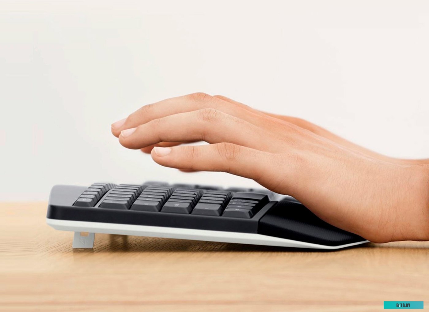 Офисный набор Logitech Wireless Desktop MK850 [920-008232]
