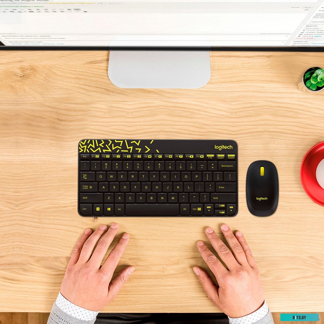 Комплект (мышь + клавиатура) Logitech MK240 Nano (черный)