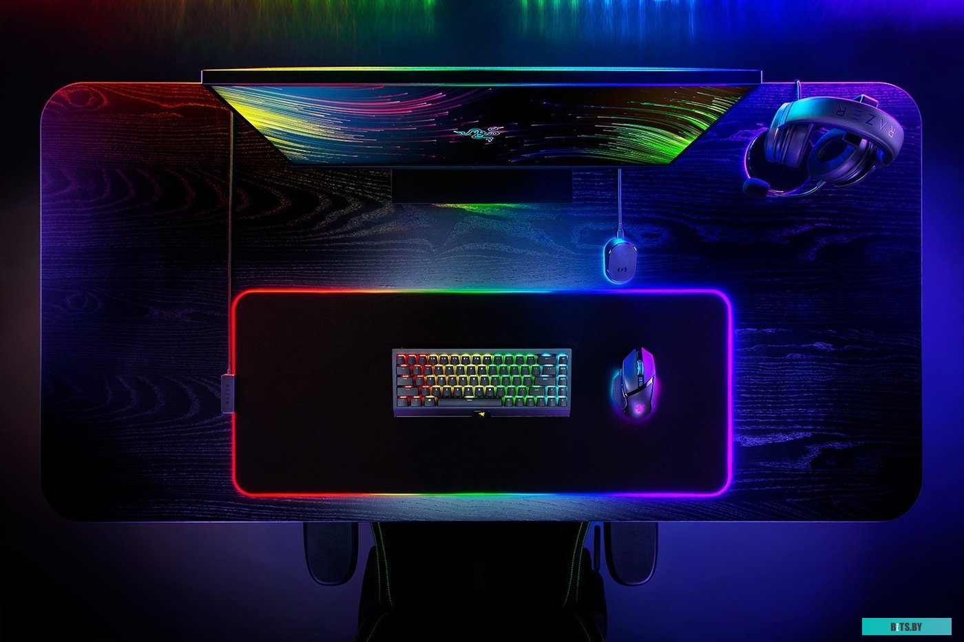 Коврик для мыши Razer Strider Chroma RZ02-04490