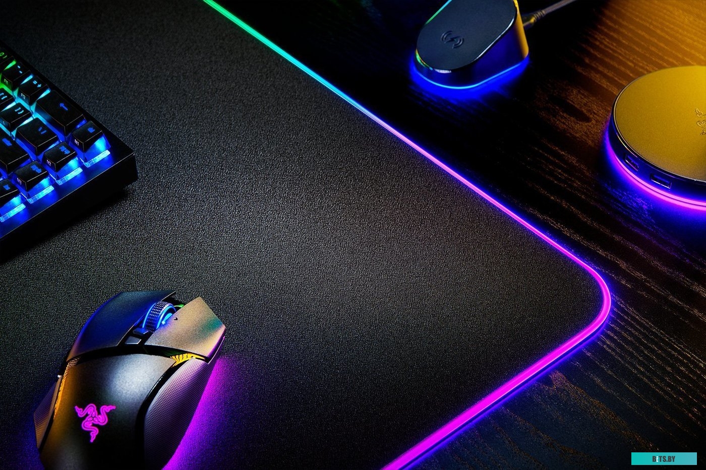 Коврик для мыши Razer Strider Chroma RZ02-04490